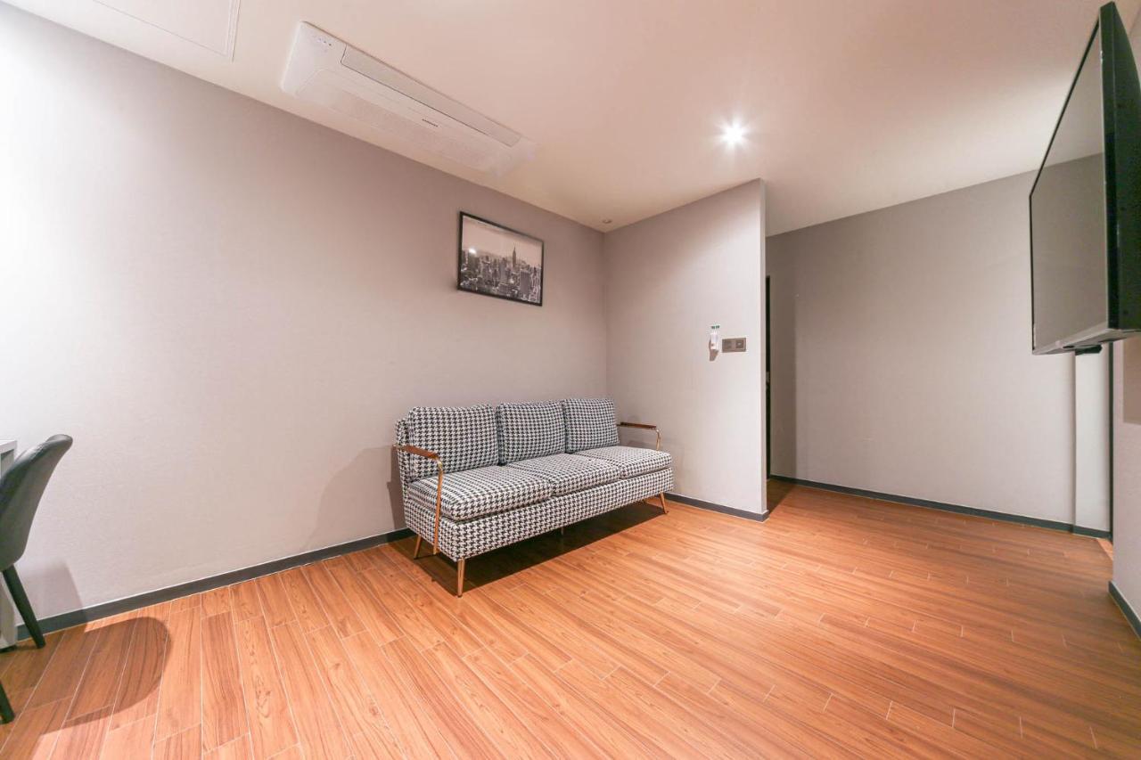 Pohang Brown Dot Hotel מראה חיצוני תמונה
