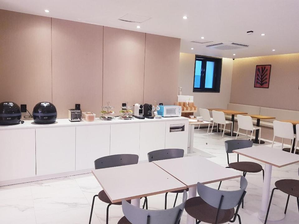 Pohang Brown Dot Hotel מראה חיצוני תמונה